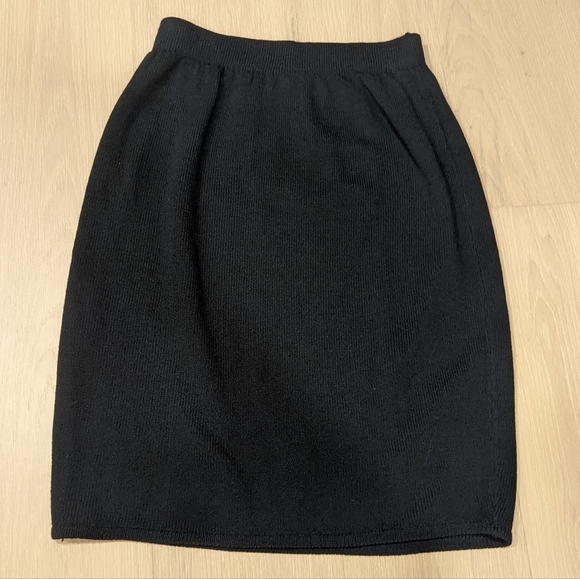 St John black knit skirt - Picture 3 of 6